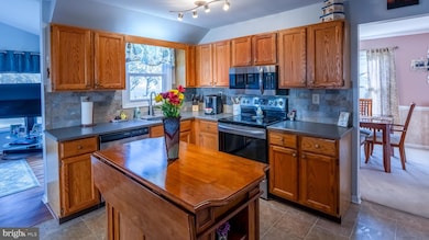 110 Abbey Dr, Royersford, PA 19468 - photo 5