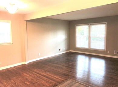 9305 Hudson Ln, Louisville, KY 40291 - photo 7