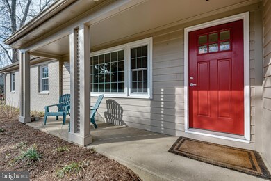 102 Lake View Dr, Annapolis, MD 21403 - photo 2