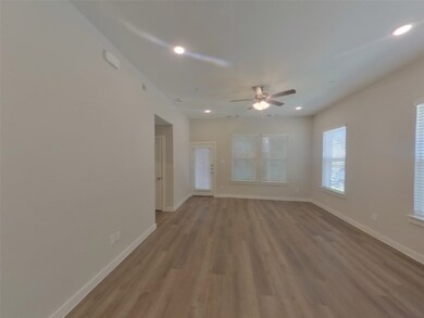 1105 Fallgate Dr, Saginaw, TX 76179 - photo 2