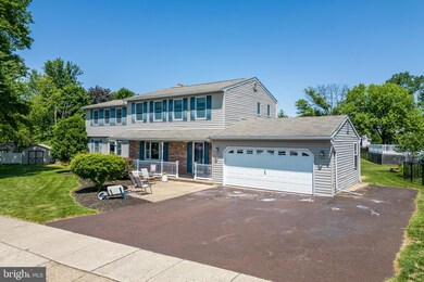 1525 Liberty Bell Dr, Harleysville, PA 19438 - photo 2