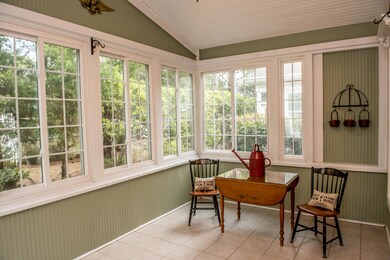 Large Sunroom!