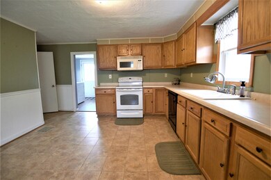 629 Douglas St, Auburn, IN 46706 - photo 7