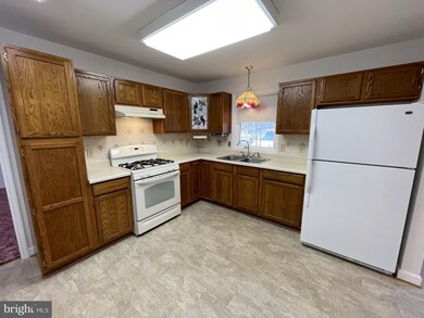 715 N Woodward Dr, Essex, MD 21221 - photo 4