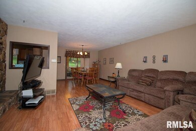 1211 W 46th St, Davenport, IA 52806 - photo 3