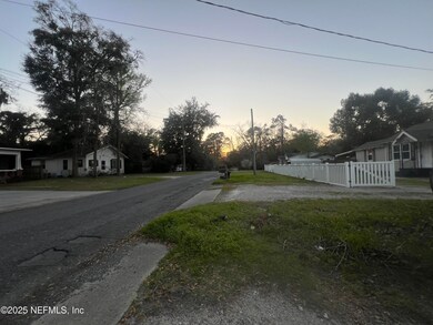 4633 Wheeler Ave, Jacksonville, FL 32210 - photo 4