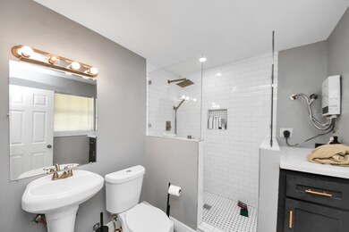 7309 Moline St unit B, Houston, TX 77087 - photo 6