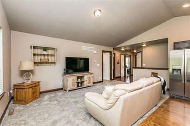 2066 Sugar Creek Dr NW, Cedar Rapids, IA 52405 - photo 5