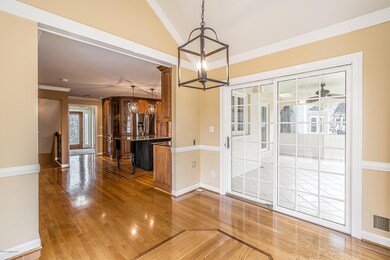 402 Glensford Dr-33