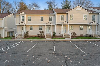 142 Marjorie Ln unit 142, Manchester, CT 06042 - photo 2