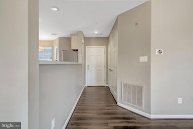 25280 Lake Shore Square unit 304, Chantilly, VA 20152 - photo 6