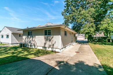 1900 Robindale St, Wickliffe, OH 44092 - photo 3