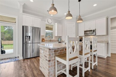 Large center island w/ seating, SS Appliances, & S