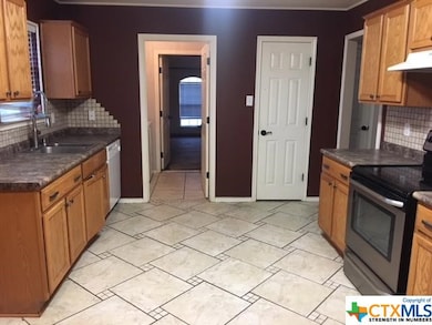 2304 Upland Bend Dr, Temple, TX 76502 - photo 3