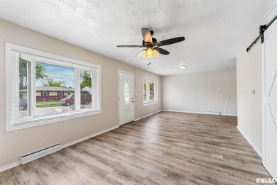 1217 S Zenith Ave, Davenport, IA 52802 - photo 3