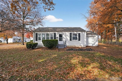 10129 Ashbrook Dr, Saint Louis, MO 63137 - photo 2