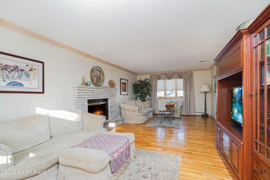 1527 Woodrow Rd, Staten Island, NY 10309 - photo 7