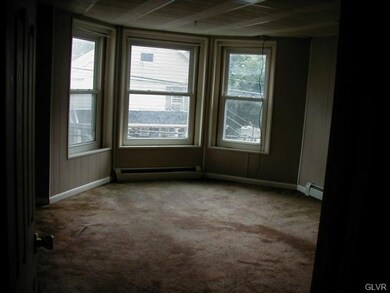 350 W Church St unit 2 Flr, Slatington, PA 18080 - photo 4