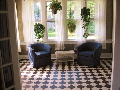Entry/Foyer.