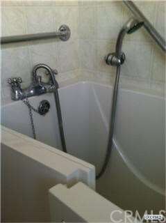 WALK IN TUB