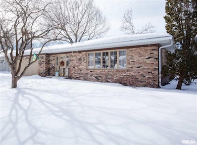 2401 3rd St, Moline, IL 61265 - photo 2