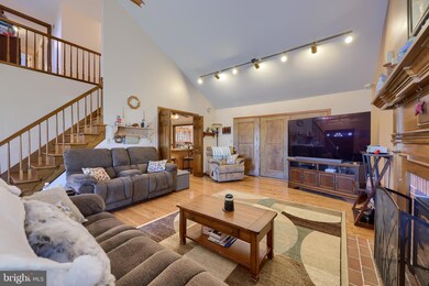 817 N Maple St, Ephrata, PA 17522 - photo 4