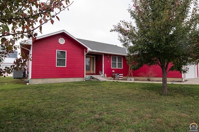 113 Osage St, Reading, KS 66868 - photo 2
