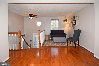 1615 Fieldthorn Dr, Reston, VA 20194 - photo 2