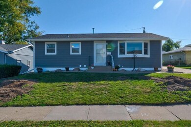 115 Wesley Dr NW, Cedar Rapids, IA 52405 - photo 2