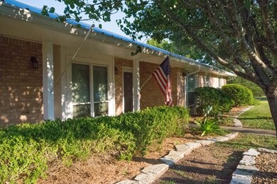 1509 W Trailmoor Dr, Fredericksburg, TX 78624 - photo 2