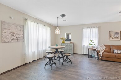 309 N Hickory Ln, Moore, OK 73160 - photo 7