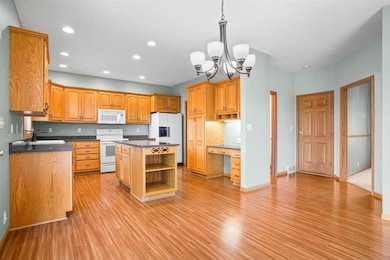 702 Eagle Ridge Rd, Cedar Falls, IA 50613 - photo 6