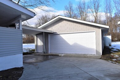 SIDE/GARAGE