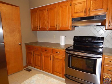 3621 SW Eveningside Dr, Topeka, KS 66614 - photo 3