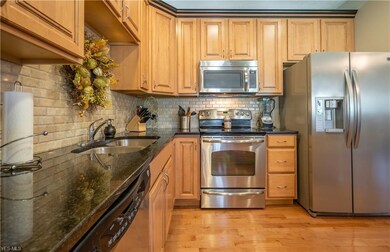 Kitchen - Granite Counters & Attractive Backsplash