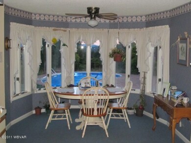 Dinette off of kitchen