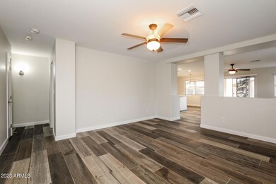 002-photo-living-room-6672068