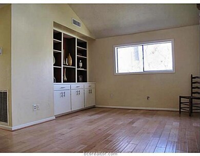 1301 Angelina Ct, College Station, TX 77840 - photo 2