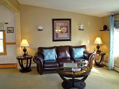 Living Room. Plenty of room for large furniture.
