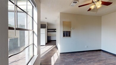 725 Peppertree Dr unit 30, Bryan, TX 77801 - photo 3