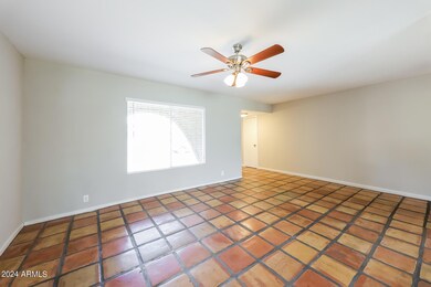 003-photo-living-room-13637897