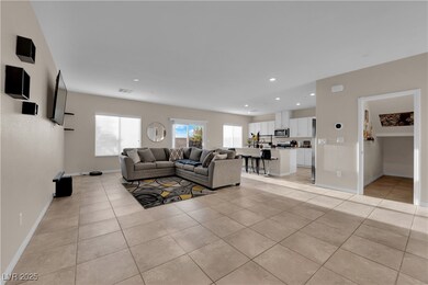 Living area with baseboards, visible vents, recess