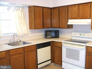 2879 Madeira Ct unit 11-1, Woodbridge, VA 22192 - photo 2