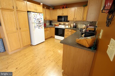 124 N 4th St, Bally, PA 19503 - photo 5