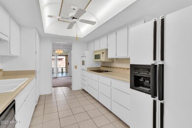 10626 W Edgewood Dr-15