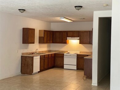 6808 Utah St unit B, Houston, TX 77091 - photo 2