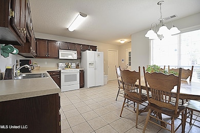 Kitchen and Breakfast
