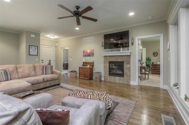 1911 Creekview Ln, Raymore, MO 64083 - photo 6