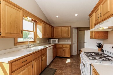 010-Kitchen-1252945-mls