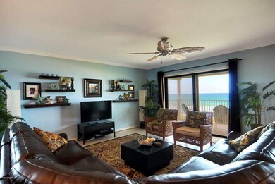 Living room w/double slider to balony
